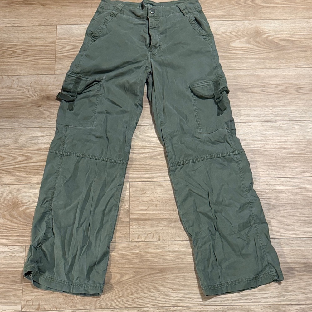 American Eagle stretch super high-rise baggy, wide leg Olive Green Pants